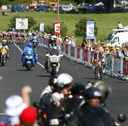 　ツール・ド・フランスは7月10日、エグランドからシュペールベスまでの195.5kmで第6ステージが行われ、イタリアの山岳スペシャリスト、リッカルド・リッコ（24＝サウニエルドゥバル）が初優勝した。マイヨジョーヌのシュテファン・シューマッハー（26＝ドイツ、ゲロル