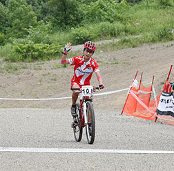 　全日本マウンテンバイク選手権クロスカントリーの女子エリートが7月21日に行われ、片山梨絵（SPECIALIZED）が優勝した。