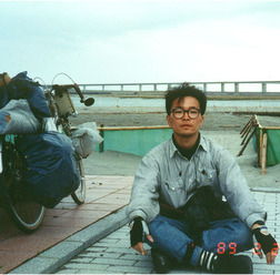 　自転車ツーキニストとして知られる疋田智さんの連載エッセイ「自転車ツーキニストでいこう！」の第2回が公開されました。今回のタイトルは「自転車で少年時代の感覚を取り戻せ」。