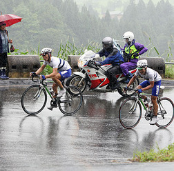 　第43回全国都道府県対抗自転車競技大会は8月24日、新潟県南魚沼市で男子ロードレースが行われ、涌本正樹（大阪）が優勝した。