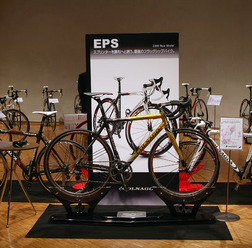 　コルナゴジャパンは、サイクルモードなどの展示会に先駆け「COLNAGO Festa 2009」と題した一般ユーザー向けの2009年モデル発表会を開催する。