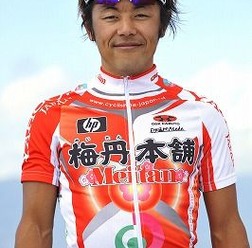 　北京五輪代表、ツール・ド・北海道総合優勝の宮澤崇史（30）が、09シーズンはサンマリノのアミーカチップス・クナウフに移籍することが発表された。サンマリノはイタリア半島にある小国だが、チームとしては事実上イタリアチームと言っていい。
「初めてロードレース