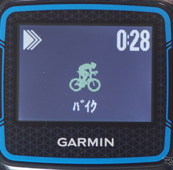 アクティビティのトライアスロンを起動すると、スイムからバイクへ、バイクからランへと、ボタン一つで移行することができる。
