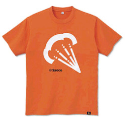 ユニクロが今年から展開するTシャツの中に、エスプレッソマシンのメーカーでイタリアのロードチームにスポンサードしていたサエコのTシャツが加わる。