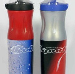 炎天下でも冷たさが長持ちする、人気のヨーロピアンブランド｢ポリスポーツ｣のサーモボトルが新デザインにリニューアル。ユニコでは2005年夏より販売を開始した。