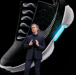 ナイキ、自動で靴ひもを結ぶ「ハイパーアダプト 1.0」発表…新しい時代へ