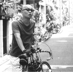 　自転車ツーキニストとしておなじみの疋田智の連載エッセイ「自転車ツーキニストでいこう！」の第7回が公開されました。今回のテーマは「洗輪（？）場が欲しくはないか？」。快適な自転車ライドを続けるためには、定期的なメンテナンスが必要だ。たとえば丸ごと洗った