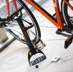盗難を防止できる自転車用空気入れ「能率ポンプ」