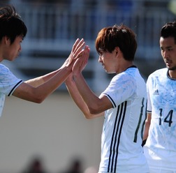 サッカーU-23日本代表、ギニア戦で南野拓実（中央）が決勝ゴール（2016年5月25日）