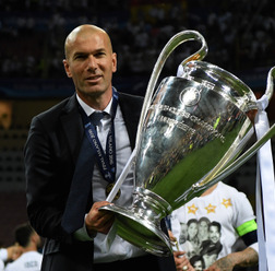 UEFAチャンピオンズリーグを制したレアル・マドリードのジネディーヌ・ジダン監督（2016年5月28日）