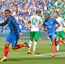 サッカー欧州選手権、フランスがアイルランドに逆転勝利（2016年6月26日）