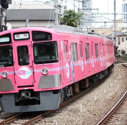 池袋線を走る「SEIBU KPP TRAIN」。7月30日から新宿線で運用される。