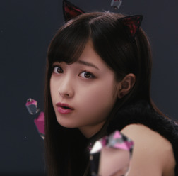橋本環奈がセクシーな黒猫に変身!「リップ&アイ」テレビCMが8/13オンエア