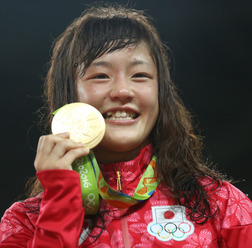 女子レスリングの登坂絵莉がリオデジャネイロ五輪で金メダルを獲得（2016年8月17日）