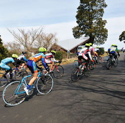 　東京都自転車競技連盟が主催する第1回東京都奥多摩ヒルクライムが10月4日に東京都西多摩郡の奥多摩周遊道路で開催される。距離は11.1kmの予定。一斉スタートの個人ロードレースで、自転車はロードバイクのみ。未登録選手のクラスや初級者クラスもある。 東京都以外か