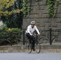 　自転車ツーキニストとしておなじみの疋田智の連載エッセイ「自転車ツーキニストでいこう！」の第12回が公開されました。今回のテーマは「東京の坂を征服せよ」。疋田さんが、「都心は案外、細かい坂が多い。そして、まともな自転車に乗るようになると、驚いたことに、
