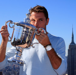 全米オープンで優勝したスタン・ワウリンカがニューヨークで記念撮影（2016年9月12日）