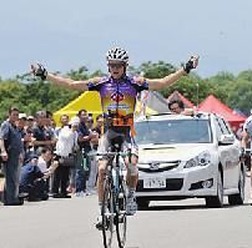 　自転車ロードレースの世界チャンピオンを決める世界選手権ロードレースが9月23日にスイスのメンドリシオで開幕。初日に行われたU23男子の個人タイムトライアルで、5月のツアー・オブ・ジャパンで区間2勝したジャック・ボブリッジ（豪州）が世界チャンピオンになった。