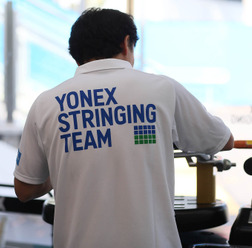 ヨネックス、テニス9大会にストリンギングチームを派遣