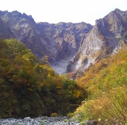 写真は一ノ倉沢。今回の登坂ルートとは異なるが、紅葉のピークだった