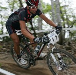 　トレックMTB チームのクロスカントリー選手、ディラン・クーパーが今季のマウンテンバイク・ナショナルポイントランキングと、ジャパンシリーズランキングの2タイトルで1位となった。チームで競われるチームランキングもトレックが1位を獲得した。