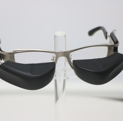 メガネスーパーがメガネ型ウェアラブル端末「b.g.」の最新プロトタイプを発表（2016年12月15日）