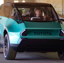 写真は、トヨタと米国クレムソン大学の国際自動車研究センターの学生が、共同開発したコンセプトカーのuBox。4月に発表。