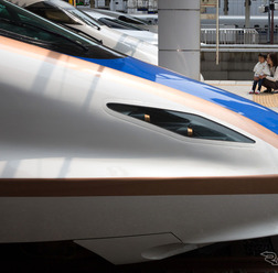 北陸新幹線（東京駅）　(c) Getty Images