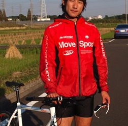 　北京五輪の男子4×100mリレーで銅メダルの立役者となった塚原直貴（富士通）が、ルイガノの自転車でトレーニングを積んでいる。同ブランドの国内代理店であるアキコーポレーションが発表した。同選手は陸上・短距離界のエース。日本国内で最も9 秒台に近い男と言われ