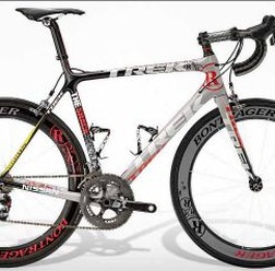 　自転車パーツブランドのボントレガーが、シューズやアパレルなど新カテゴリーへの本格参入にともなって1月15日にブランドロゴを一新した。ボントレガー製品を世界市場において確立させていくことと、ブランドイメージの向上を目的とした変更。創業者キース・ボントレ