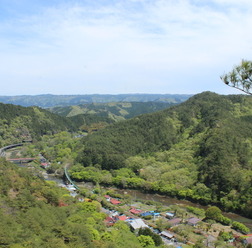 矢祭山の途中にある岩場からの眺め。