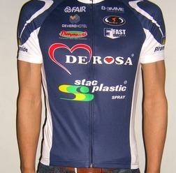 　ツアー・オブ・ジャパンに参戦するイタリアの若手チーム「デローザ・スタックプラスチック」のレプリカウェアは、イタリア製サイクルウェアのビエンメ輸入総代理店であるフォーチュンから発売された。