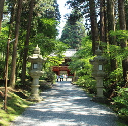 日本一のパワースポットと呼ばれる御岩神社。