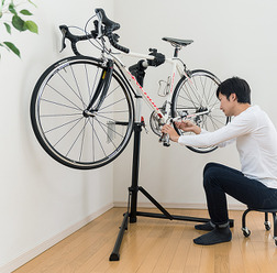 サンワダイレクト、高さと角度を調節できる「自転車メンテナンススタンド」発売