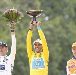 　23日間で総距離3,641.9kmを走った第97回ツール・ド・フランスは、アルベルト・コンタドール（27＝スペイン、アスタナ）が2年連続3度目の総合優勝を達成した。平均時速は39.594km。総合2位は39秒差のアンディ・シュレック（25＝ルクセンブルク、サクソバンク）。第15ス
