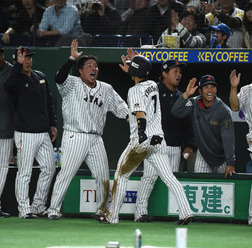 打線が繋がった侍ジャパンは、韓国相手に完勝で大会優勝を決めた【写真：Getty Images】