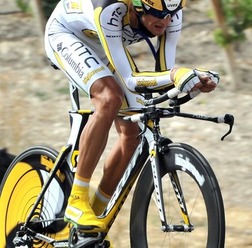 　ブエルタ・ア・エスパーニャは9月15日、スペインのペニャフィエルで第17ステージの個人タイムトライアル（距離46km）が行われ、総合成績で33秒遅れの2位につけていたビンツェンツォ・ニバリ（25＝イタリア、リクイガス・ドイモ）が、首位ホアキン・ロドリゲス（31＝ス