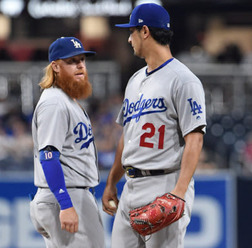 昨季、ともにドジャースでプレーしたターナーとダルビッシュ【写真：Getty Images】