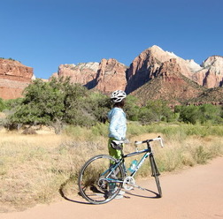 　サイクルスタイルの人気コラム「富永美樹の自転車コラム　主婦時々サイクリスト」が10月22日に更新されました。コラムの主題は「フツーの主婦、アメリカを走る」。ご主人のシャ乱Q・まことさんと年に一度の長期休暇で訪れたアメリカで、サイクリングなどを満喫。