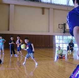 日本代表監督によるドッジボール基礎レッスンが3月開催