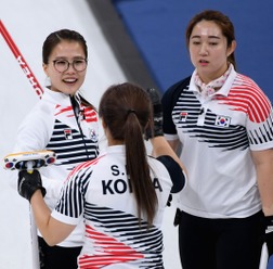 韓国の女子カーリングチーム（2018年2月25日）