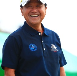 PGA会長の倉本昌弘と共同制作したポロシャツ第3弾発売… ブラック＆ホワイトスポーツウェア
