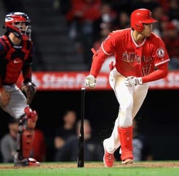 8回に3安打目となる中前安打を放ったエンゼルス・大谷翔平【写真：Getty Images】