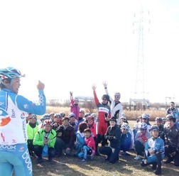 　日本自転車ロードレース界の第一人者、新城幸也（あらしろ・ゆきや＝26）が、「今年の目標はずばり、ツール・ド・フランスです」と宣言した。フランスでのプロ生活も3年目となる2011シーズンは、チームスポンサーが変わったことでチーム名やウエアが一新されるが、「