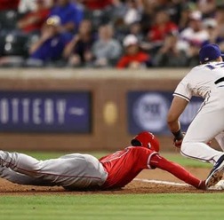 マーティンの牽制で刺されたエンゼルス・大谷翔平【写真：Getty Images】