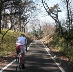 　関東圏において最高の自転車専用コースとして評判の高い埼玉県東松山市の武蔵丘陵森林公園で「シクロ4hエンデューロin武蔵丘陵森林公園」が2月26日に開催される。仲間や単独で4時間走るイベントで、自転車のスペシャリスト「エキップアサダ」が運営する。