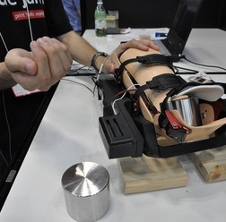 【テクノフロンティア14】腕の動きを再現するロボット…リハビリでの活用を目指す
