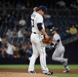 3失点でメジャー初黒星を喫したパドレス・牧田和久【写真：Getty Images】