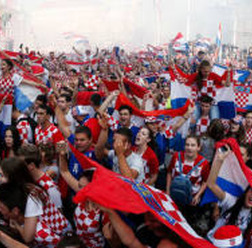 W杯準優勝で国民的英雄に！クロアチア代表が帰国、なんと30万人が出迎える！