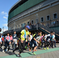 阪神甲子園球場を走るリレーマラソン大会「甲子園リレーラン」2019年開催